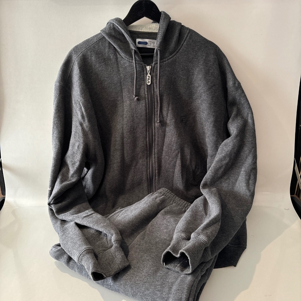 Men's Fila 2 pc Sweatsuit - Zippered Hoodie - Charcoal Grey - Size Large